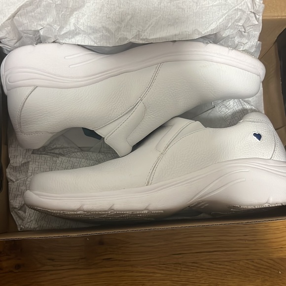 Nurse mates slip resistant dove white shoes. Size 9.5 w - Picture 6 of 8